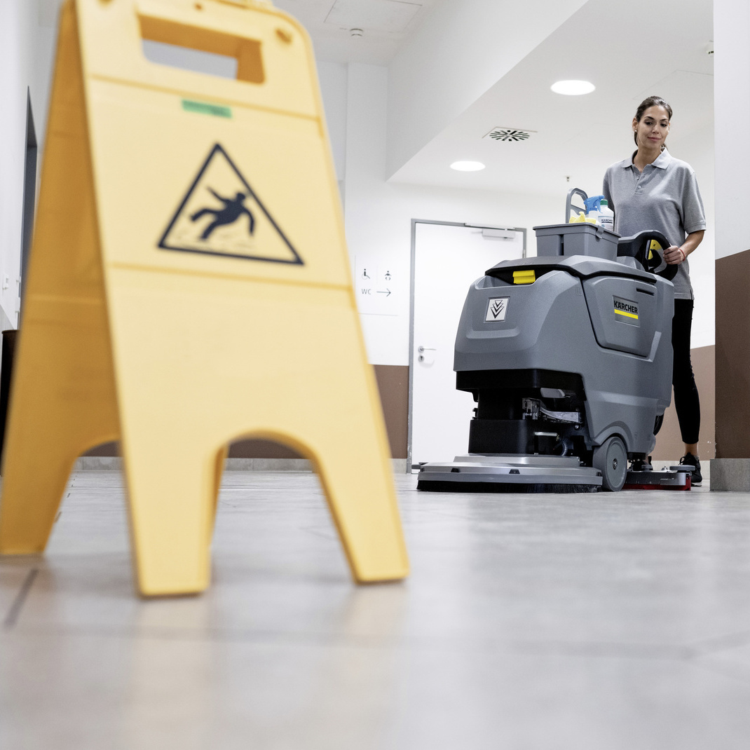 B 50 W push scrubber dryer for hard or resilient flooring B 50 W push scrubber dryer from Kärcher